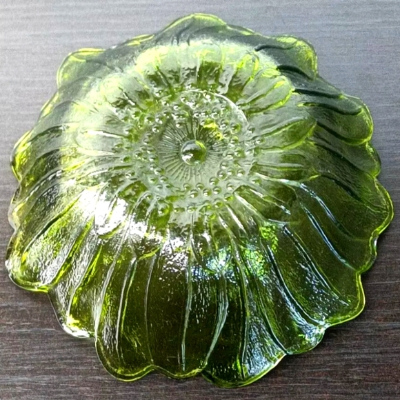Indiana Glass Co Vintage Green Lilly Pons Bowl - Picture 3 of 4